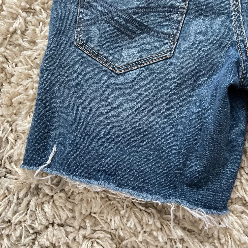 Aeropostale Boyfriend Denim Shorts Womens 00 Distressed Raw Hem Medium‎ Wash